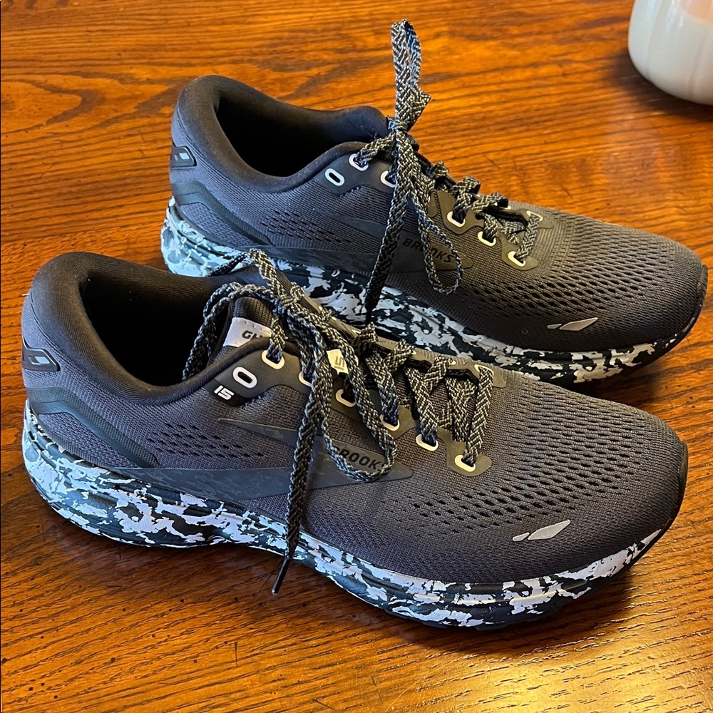 Brooks Women’s Gray and Black Camo Athletic Shoes Ghost 15